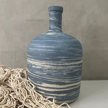 Carregar imagem no visualizador da galeria, Garrafa Em Cerâmica Petra Ocean Big Casa Bonita - Pç