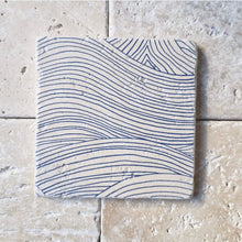 Carregar imagem no visualizador da galeria, Adorno Em Pedra Natural Travertino Anticato Cardume - Kit