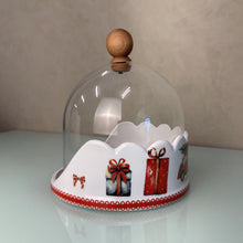 Carregar imagem no visualizador da galeria, Porta Panetone Em Cerâmica Carro Noel Com Cúpula Em Vidro - Pç