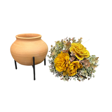 Carregar imagem no visualizador da galeria, Pote Em Cerâmica Lucila Com Suporte P Casa De Valentina - Pç