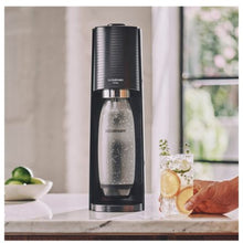 Carregar imagem no visualizador da galeria, Máquina Preta Para Gaseificar Água Terra Sodastream - Un