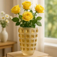 Carregar imagem no visualizador da galeria, Vaso Decorativo Em Vidro Agape G Ribeiro E Pavani - Pç