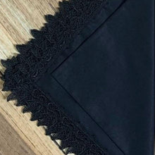 Carregar imagem no visualizador da galeria, Guardanapo Em Tecido Algodão Preto E Renda Mesa Da Clau-Kit 06