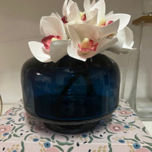 Carregar imagem no visualizador da galeria, Vaso Em Vidro Azul Estonado Lilian - Pç