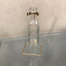 Carregar imagem no visualizador da galeria, Vaso Solitário Em Vidro E Metal Dourado We Make - Pç