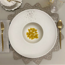 Carregar imagem no visualizador da galeria, Prato Para Massa / Risoto Lindsay Gold Sal We Make - Un
