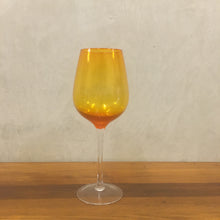 Carregar imagem no visualizador da galeria, Taça Em Vidro Alaranjado Para Vinho Tinto BTC - Un