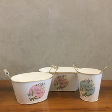 Carregar imagem no visualizador da galeria, Cachepô Em Metal Off White E Dourado Cromus - Pç