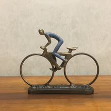 Carregar imagem no visualizador da galeria, Escultura Em Resina Homem Ciclista - Unidade
