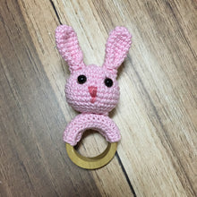 Carregar imagem no visualizador da galeria, Porta Guardanapo Em Amigurumi Coelho Rosa Médio Mesa Da Clau-Kit 08