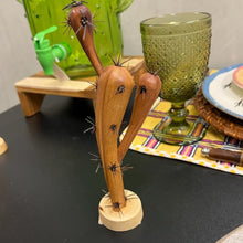Carregar imagem no visualizador da galeria, Escultura Em Madeira Cacto Casa Bonita - Pç