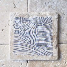 Carregar imagem no visualizador da galeria, Adorno Em Pedra Natural Travertino Anticato Cardume - Kit
