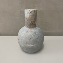 Carregar imagem no visualizador da galeria, Vaso Em Pedra Sabão Anahi Moringa Casa De Valentina - Unidade

