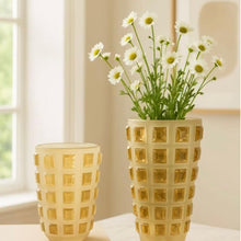 Carregar imagem no visualizador da galeria, Vaso Decorativo Em Vidro Agape G Ribeiro E Pavani - Pç
