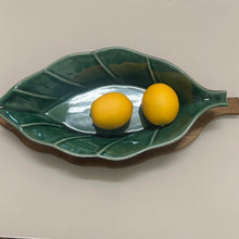 Carregar imagem no visualizador da galeria, Tábua Em Madeira E Bowl Em Porcelana Coleção Folha Verde - Unidade
