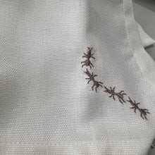Carregar imagem no visualizador da galeria, Guardanapo Em Tecido Linhão Formigas I Mameg-Kit 08
