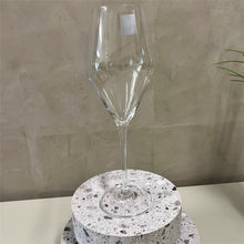 Carregar imagem no visualizador da galeria, Taça Em Cristal Para Vinho Tinto Collection Loxia Bohemia - Caixa
