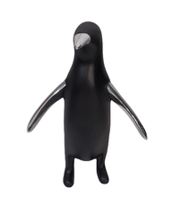 Carregar imagem no visualizador da galeria, Escultura Pinguim Preto Com Alumínio Modali Design - Unidade
